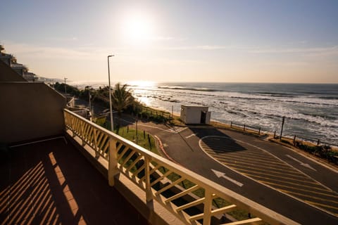 Balcony/Terrace, Beach, Beach, Sea view, Street view, Swimming pool, Sunrise