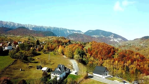 Day, Neighbourhood, Natural landscape, Bird's eye view, Mountain view