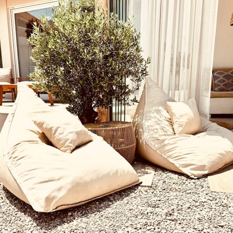 Garden, Seating area