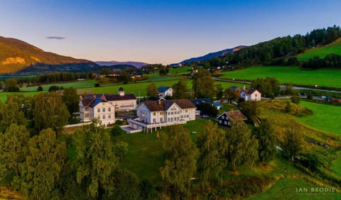 Neighbourhood, Bird's eye view