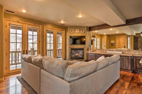 Lavish Jeremy Ranch Retreat - 6 Mi to the Canyons! House in Summit Park