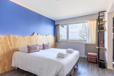 Photo of the whole room, Lake view, Family