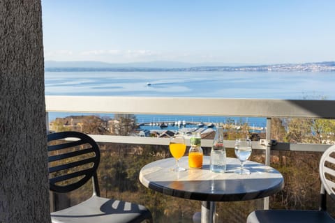 Balcony/Terrace, Lake view