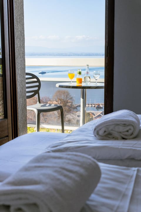 View (from property/room), Balcony/Terrace, Bedroom