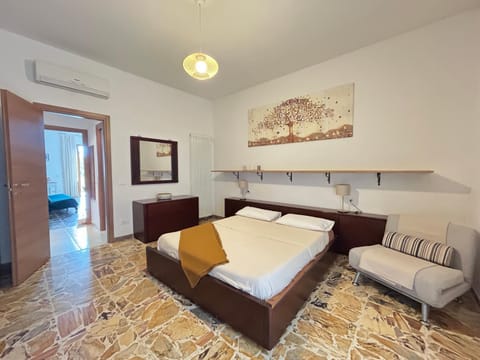 Bed, Photo of the whole room, Bedroom, air conditioner