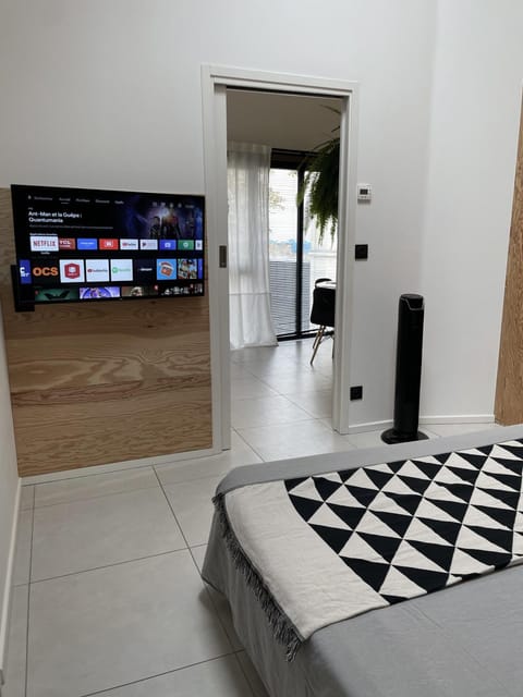 Photo of the whole room, Bedroom, Garden view