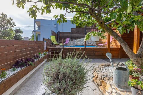 Nearby landmark, Garden, sunbed