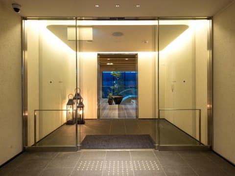 Facade/entrance
