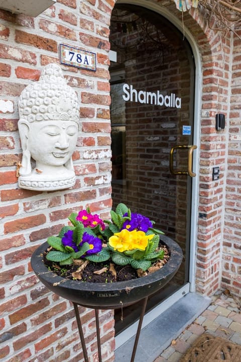 SHAMBALLA logies nieuw en zeer verzorgd appartement met voortuin en terras Apartment in Flanders