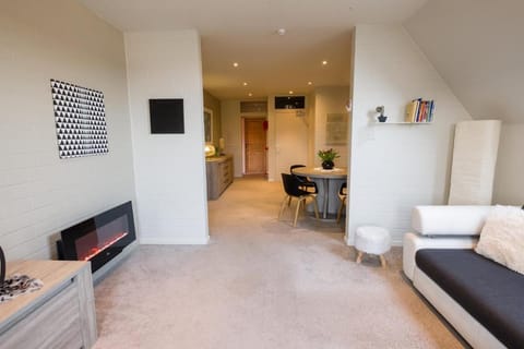 SHAMBALLA logies nieuw en zeer verzorgd appartement met voortuin en terras Apartment in Flanders