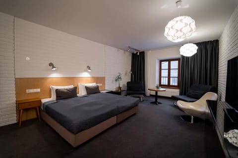 View (from property/room), Photo of the whole room, Seating area, Bedroom, City view
