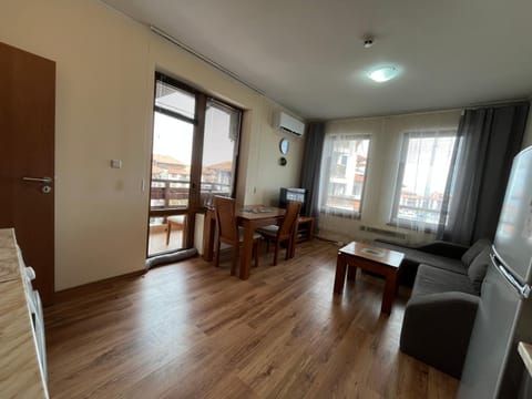 Ski Zone at Gondola, Warm and Cosy, WiFi, AC, Netflix, Perfect One Bedroom appartment, Beautiful View Apartment in Bansko