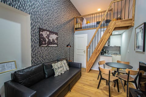 Kitchen or kitchenette, Living room, Seating area, Dining area