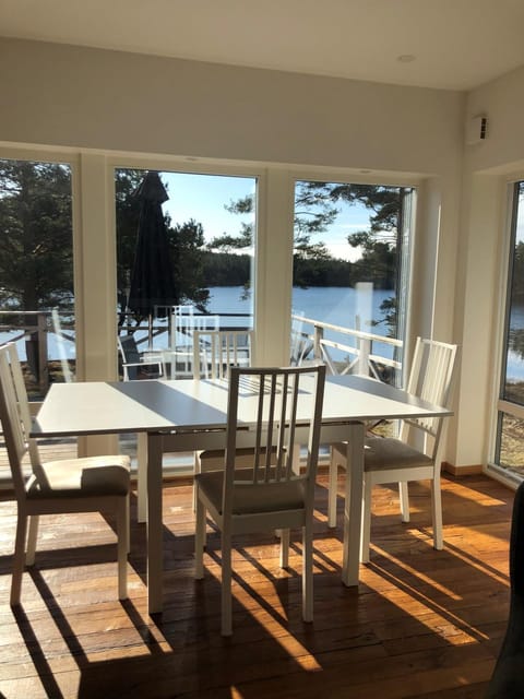 Dining area, Lake view