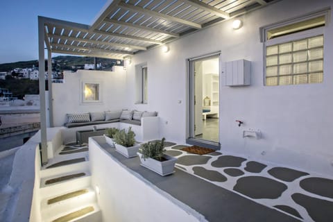 Property building, Facade/entrance, Balcony/Terrace