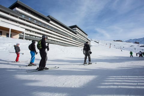 Property building, Facade/entrance, Skiing