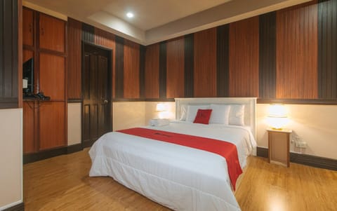 Photo of the whole room, Bedroom