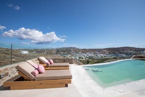 View (from property/room), City view, Landmark view, Pool view, Sea view, Swimming pool, sunbed