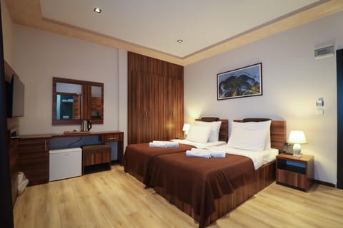 Bed, TV and multimedia, Photo of the whole room, Bedroom, minibar, towels