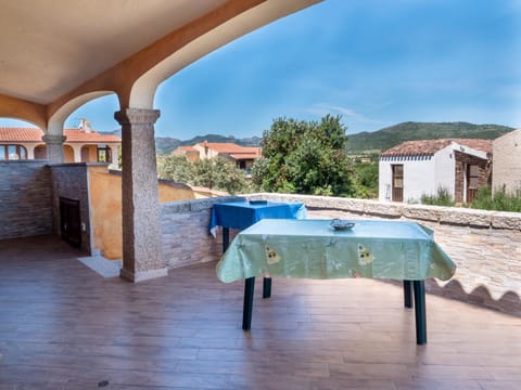 Property building, Patio, Balcony/Terrace