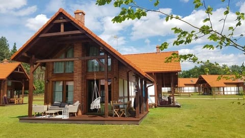 Property building, Patio, Day, Garden, Balcony/Terrace, Seating area