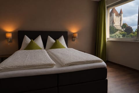 Bed, View (from property/room), Bedroom, Landmark view, Mountain view