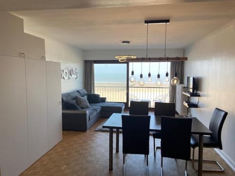 Golfslag Apartment in Flanders