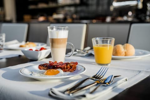 Food and drinks, Food, Breakfast, Drinks