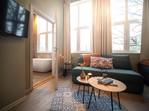 Photo of the whole room, Seating area, Bedroom