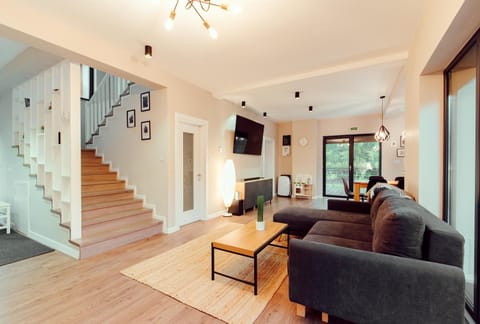 TV and multimedia, Living room, Lobby or reception, Seating area