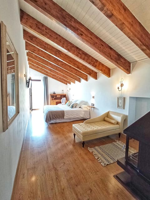 Bed, Photo of the whole room
