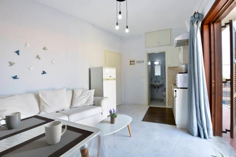 Kitchen or kitchenette, Seating area