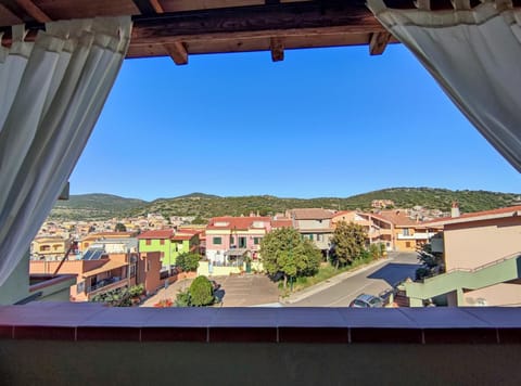 View (from property/room), Balcony/Terrace, City view, Mountain view
