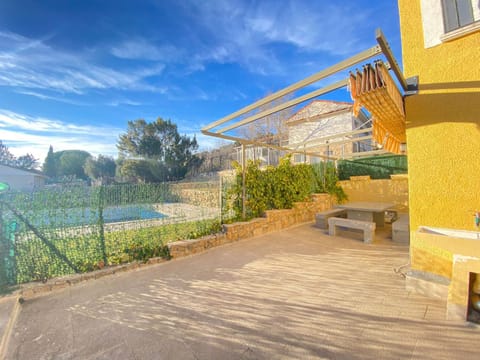 Property building, Garden, Balcony/Terrace, Garden view, Swimming pool