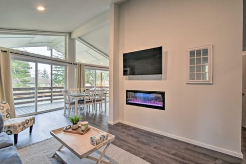 Cozy Cottage on the Coast Near Downtown Westport! House in Westport