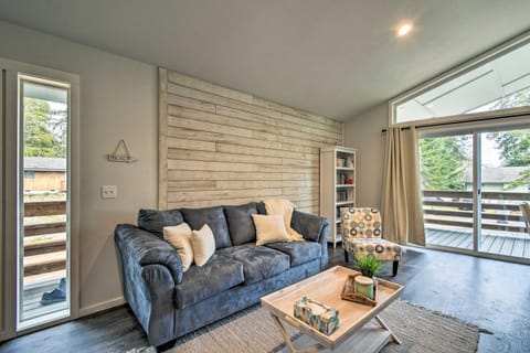 Cozy Cottage on the Coast Near Downtown Westport! House in Westport