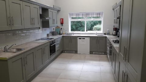 Kitchen or kitchenette, Communal kitchen, dishwasher, minibar, pet friendly, stove