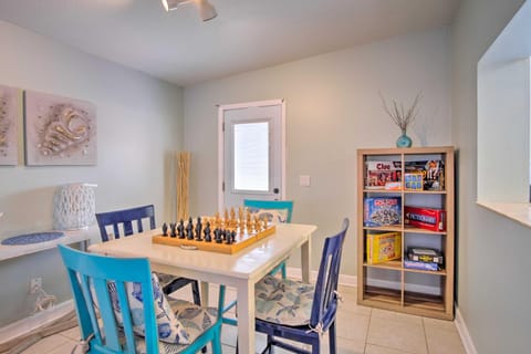 Cozy Melbourne Home with Deck and Pool 5 Mi to Beach! House in Melbourne