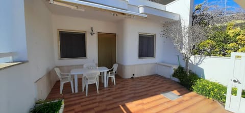 Patio, Facade/entrance