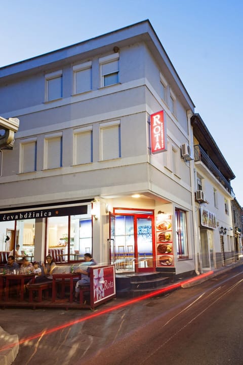 Property building, Restaurant/places to eat