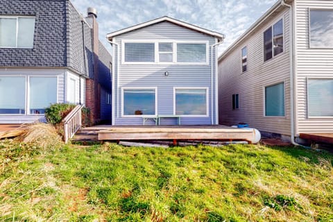 The Hideout House in Rockaway Beach