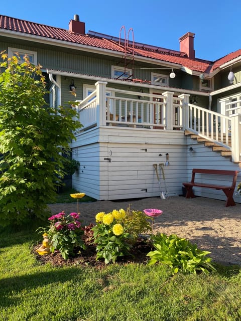 Property building, Facade/entrance, Garden