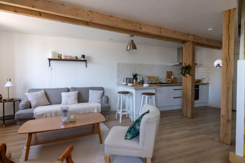 Kitchen or kitchenette, Living room