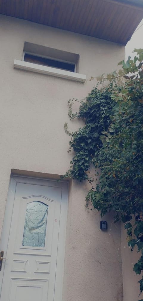 PAVILLON & Jardinet A 5 MN PARIS , 30 MN STADE de FRANCE au pied du RER B Apartment in Île-de-France