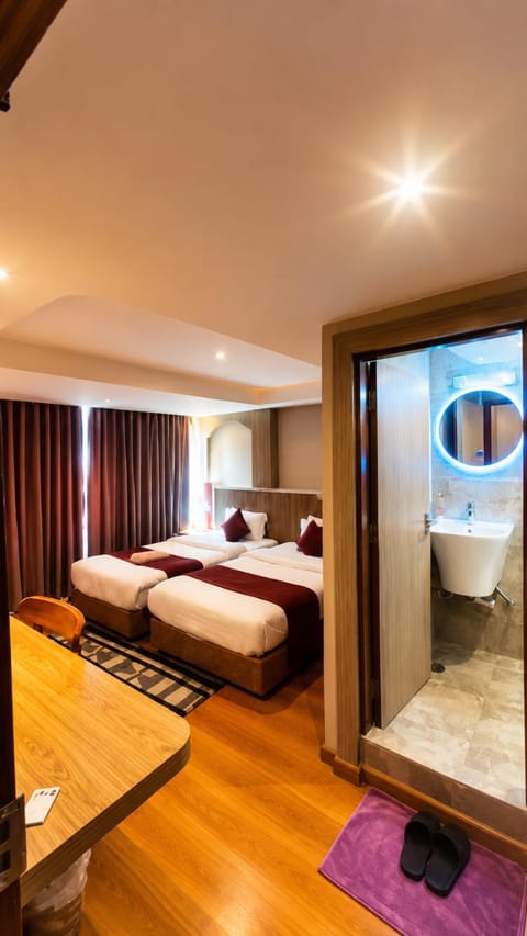 Bed, Bathroom, Photo of the whole room