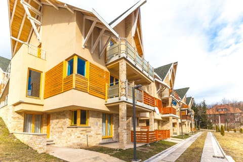Property building, Facade/entrance, Neighbourhood