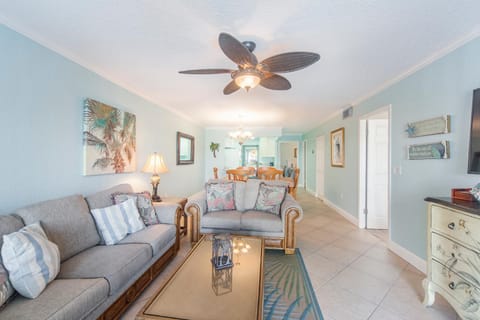 2b 2b - Partial Beach Views Madeira Norte #101 Apartment in Madeira Beach