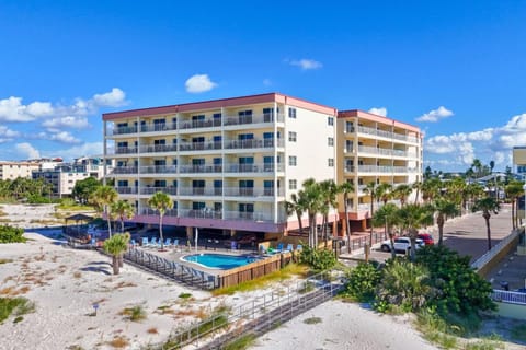 2b 2b - Partial Beach Views Madeira Norte #101 Apartment in Madeira Beach