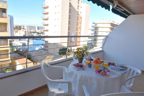 View (from property/room), Balcony/Terrace, Dining area