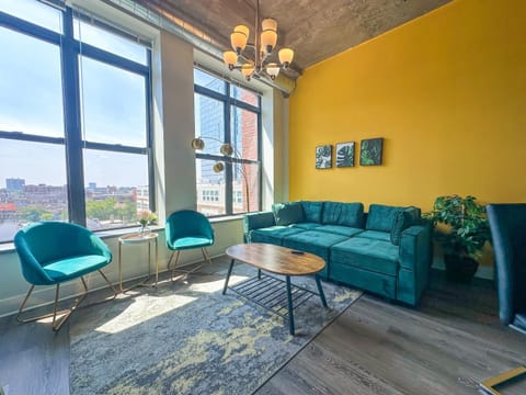 Convenient 2BR Suite in Prime Location with Gym Access & Optional Parking Near McCormick Place and Soldier Field Apartment in South Loop